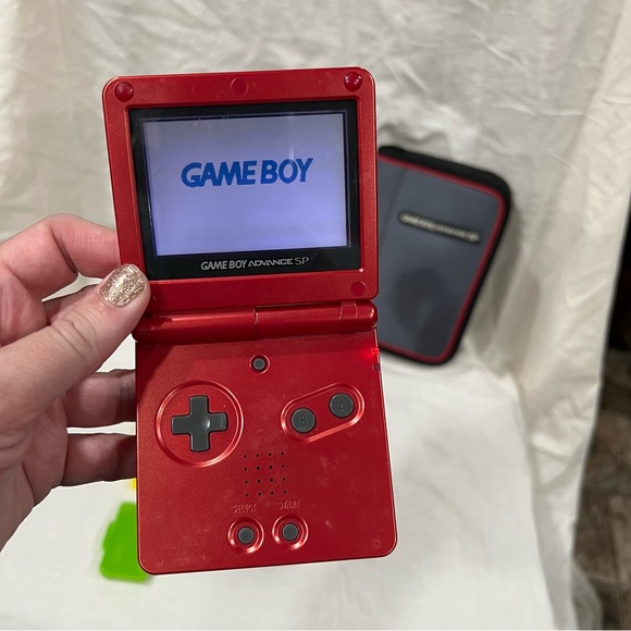 Game Boy Advance SP - Picture 3 of 8